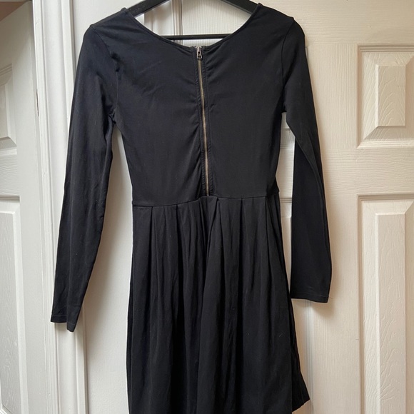 Aritzia Dress - Talula Lambeth Dress - Picture 6 of 8